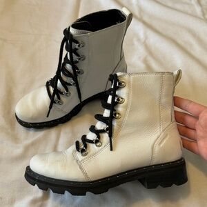 Sorel White Ankle Boots with Black Laces